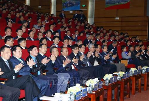 越南政府总理阮春福已出席PVN2018年工作总结和2019年任务部署会议。图自越通社