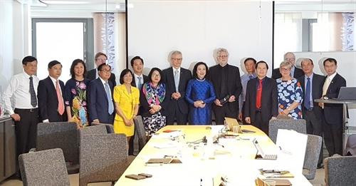 河内市与芬兰、瑞典和奥地利加强各领域的合作 ảnh 2 河内市与芬兰、瑞典和奥地利加强各领域的合作 ảnh 2