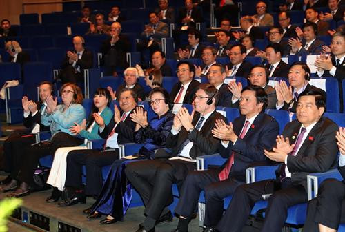 参加闭幕式的代表们。图自越通社