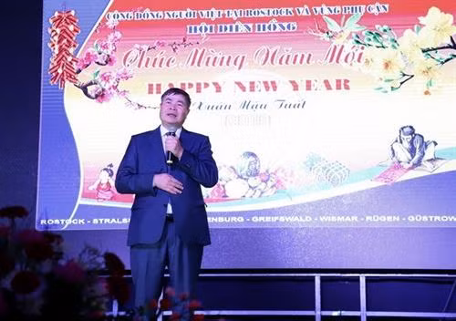 越南驻德国大使段春兴在活动上发表讲话。(图片来源:越通社) 越南驻德国大使段春兴在活动上发表讲话。(图片来源:越通社)