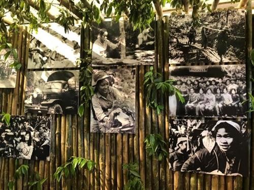 “自豪的长山”展览会。图自http://www.hanoimoi.com.vn