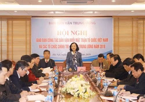 中央民运部部长张氏梅发表讲话。（图片来源：越通社）