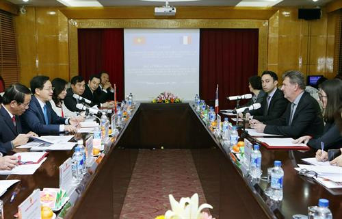 双方会谈场景。（图片来源：越通社）