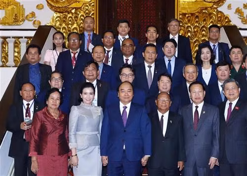 双方代表合影。图自越通社