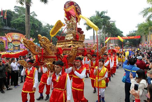 老街省上祠庙会开庙仪式。（图片来源：越通社）