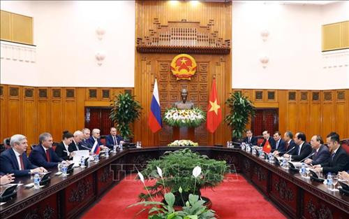 越南政府总理阮春福会见俄罗斯联邦国家杜马主席维亚切斯拉夫·维克多罗维奇·沃洛金。图源:越通社 越南政府总理阮春福会见俄罗斯联邦国家杜马主席维亚切斯拉夫·维克多罗维奇·沃洛金。图源:越通社