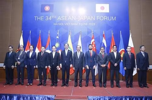 各国代表团团长 图自越通社