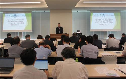 富安省人民委员会主席范大洋在会议上发言。图自越通社
