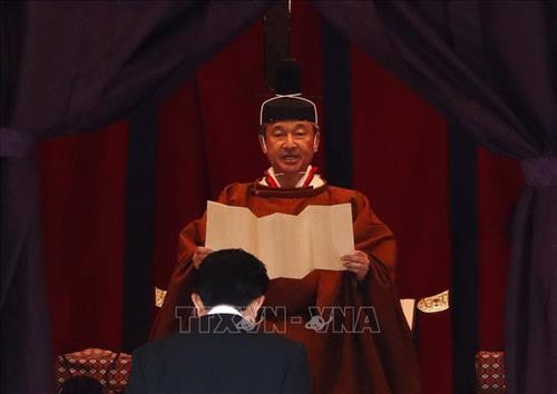 日本德仁天皇在即位庆典上宣誓遵循《宪法》作为日本国与日本国民统合的象征履行职责。图自越通社