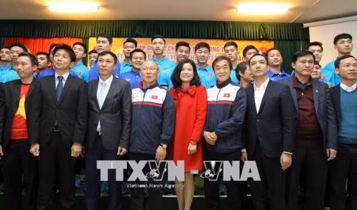 与会代表合影。（图片来源：越通社）