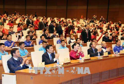 越南国会主席阮氏金银会见了载誉回国的越南U23球队。越通社记者 仲德 摄 越南国会主席阮氏金银会见了载誉回国的越南U23球队。越通社记者 仲德 摄