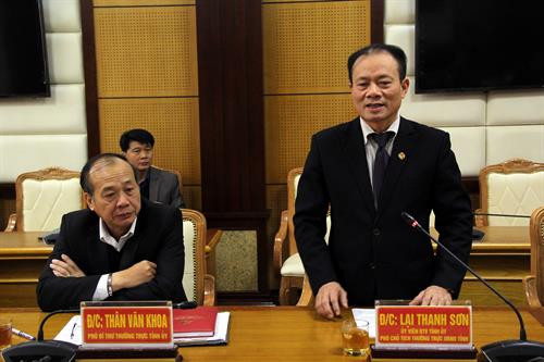 北江省人民委员会常务副主席赖青山在会上发表讲话。（图片来源：越通社）