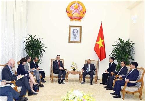 越南政府总理阮春福会见美国驻越大使丹尼尔·克里滕布林克。图自越通社 越南政府总理阮春福会见美国驻越大使丹尼尔·克里滕布林克。图自越通社