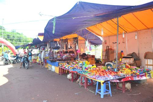 广南省丝万镇的一个集市。图自互联网