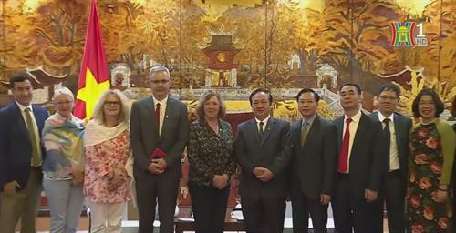 双方代表合影。图自互联网 双方代表合影。图自互联网