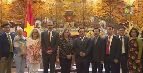 双方代表合影。图自互联网