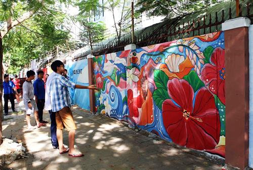 岘港市壁画之路完美竣工 图自越通社