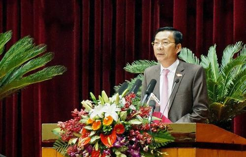 广宁省委书记阮文读在会上发表讲话。（图片来源：越通社）