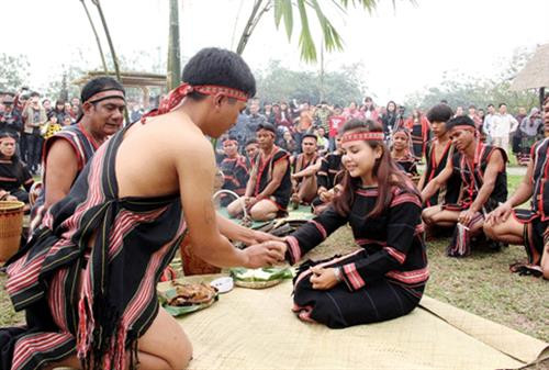 嘉莱人的“回门” 仪节还带有婚礼的意义。