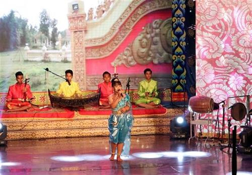 联欢会上的一个节目演出。图自越通社 联欢会上的一个节目演出。图自越通社