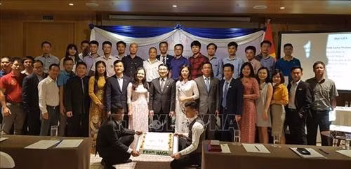 与会代表合影。图自越通社 与会代表合影。图自越通社