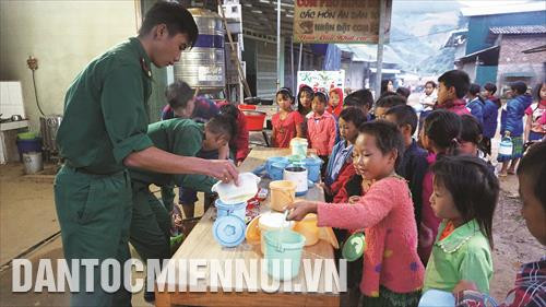 山罗边防部队为芒盖少数民族寄宿制学校餐饮问题。