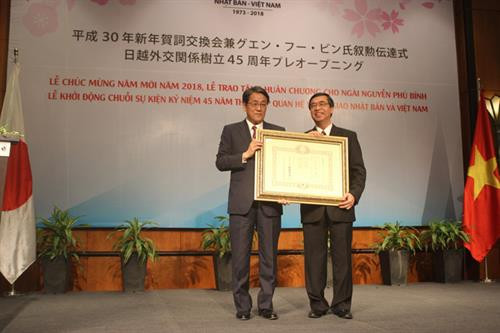 授勋仪式。( 图片来源:dantri.com.vn) 授勋仪式。( 图片来源:dantri.com.vn)