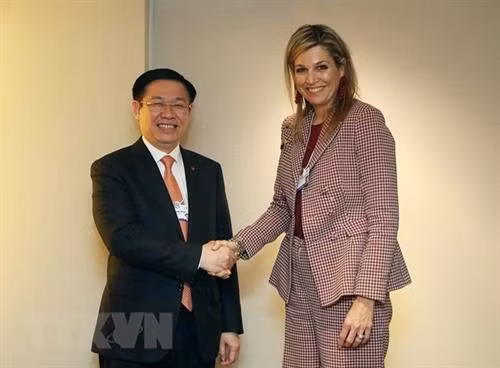 越南政府副总理王廷惠会见荷兰皇后马克西玛。(图片来源:越通社) 越南政府副总理王廷惠会见荷兰皇后马克西玛。(图片来源:越通社)