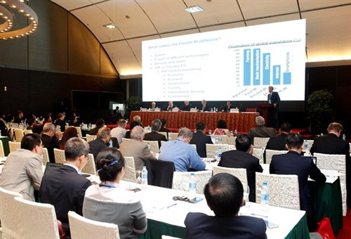 面向2020年和未来的APEC合作多边对话。(图片来源:越通社) 面向2020年和未来的APEC合作多边对话。(图片来源:越通社)