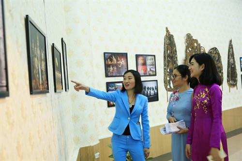 参观者。(图片来源:越通社) 参观者。(图片来源:越通社)