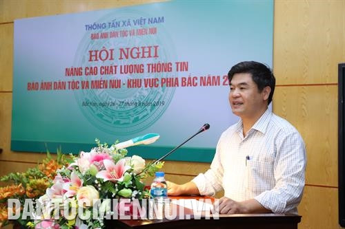 北件省民族委员会副主任闭玉瞬在会议上发表讲话。记者 黄河 摄