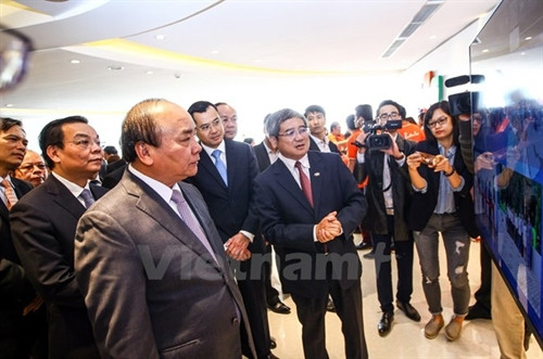 越南政府总理阮春福莅临和乐高科技园区调研(图片来源:越通社) 越南政府总理阮春福莅临和乐高科技园区调研(图片来源:越通社)