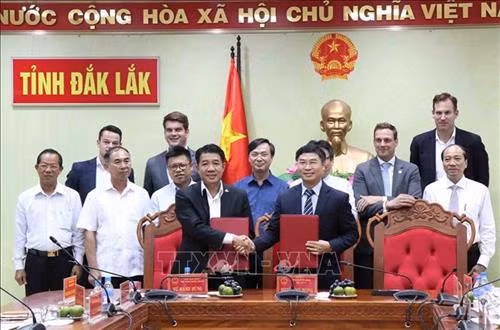 签字仪式。图自越通社