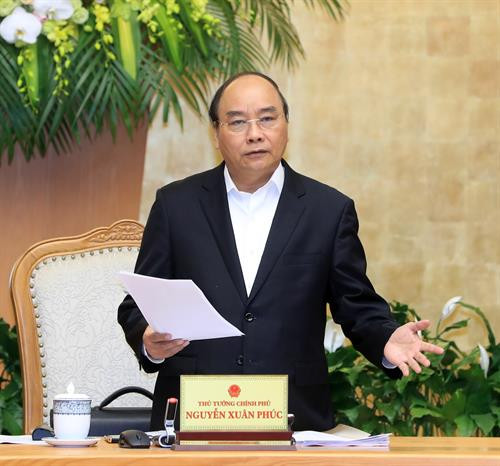 政府总理阮春福主持政府2月份例行会议。（图片来源：越通社）