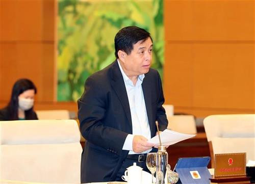 计划与投资部部长阮志勇在会上发表讲话。图自越通社