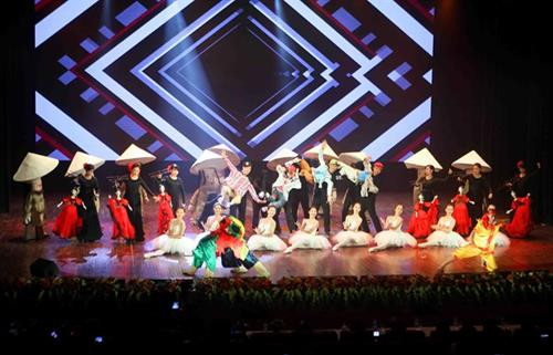 2018年第五届国际木偶戏节开幕式的表演节目。图自越通社