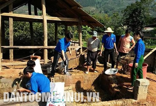 新渊县居民胡有福在获得优惠贷款后已展开休闲农场模式,获得较高收入。记者 越皇 摄 向新渊县民族同胞引导蘑菇种植技术。记者 越皇 摄 新渊县居民胡有福在获得优惠贷款后已展开休闲农场模式,获得较高收入。记者 越皇 摄 向新渊县民族同胞引导蘑菇种植技术。记者 越皇 摄