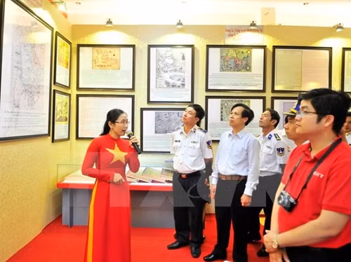 “黄沙和长沙归属越南：历史证据和法律依据” 地图资料图片展。（图片来源：越通社）