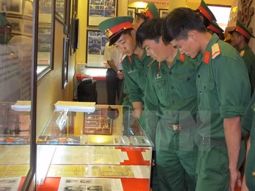 “黄沙和长沙归属越南：历史证据和法律依据” 地图资料图片展。（图片来源：越通社）