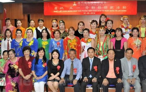与会代表合影。（图片来源：越通社）