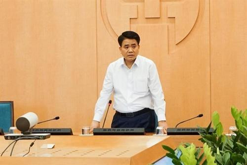 河内市人民委员会主席阮德钟在会议上发言。图自《新河内报》