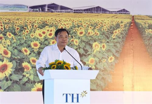 越南农业与农村发展部部长阮春强在开工仪式上发言。图自越通社