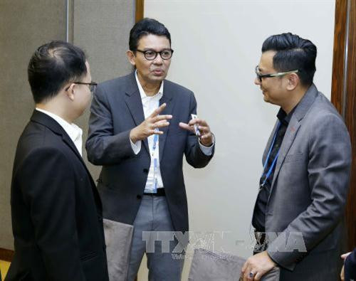 APEC各 成员经济体代表在研讨会期间交换意见。（图片来源：越通社）