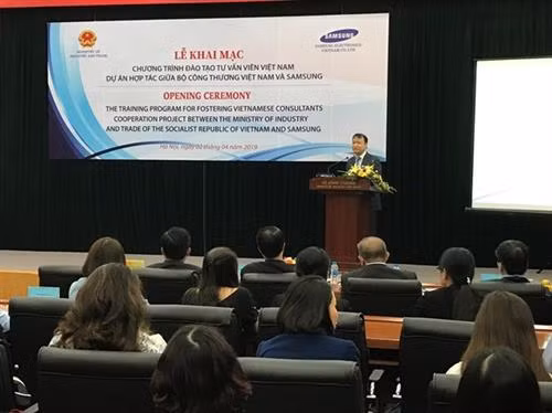 2019年生产改革赫提高质量领域越南咨询专家培训合作计划启动仪式。图自越通社