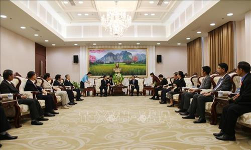 老挝书记处常务书记、国家副主席潘坎·维帕万会见越南代表团。图自越通社