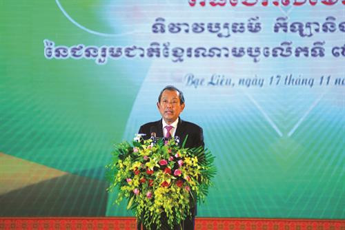 越共中央政治局委员、政府常务副总理张和平在第七届南部高棉族同胞文化体育与旅游节开幕式上致辞。