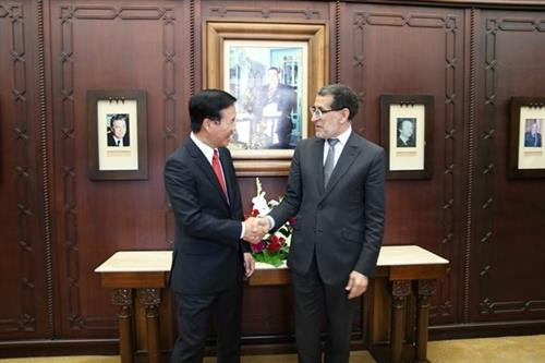 武文赏（左）会见摩洛哥首相萨杜丁·欧斯曼尼。图自tuyengiao.vn