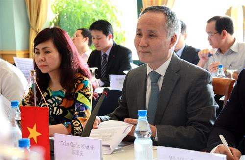 越南工贸部副部长陈国庆出席会议。(图片来源:越通社) 越南工贸部副部长陈国庆出席会议。(图片来源:越通社)