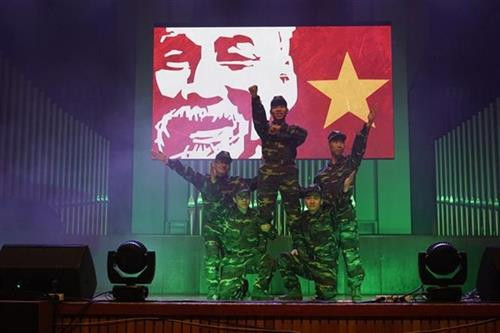 第14届旅韩越南大学生联欢会上文艺节目。图自越通社