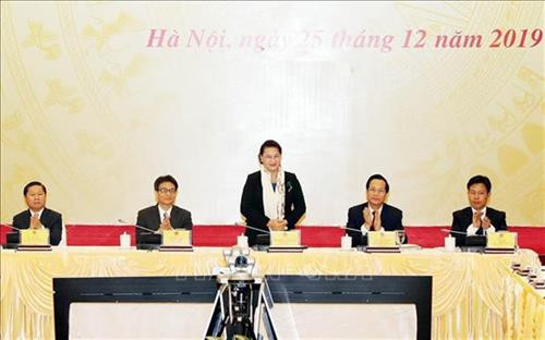 越南国会主席阮氏金银出席会议并发表讲话。图自越通社
